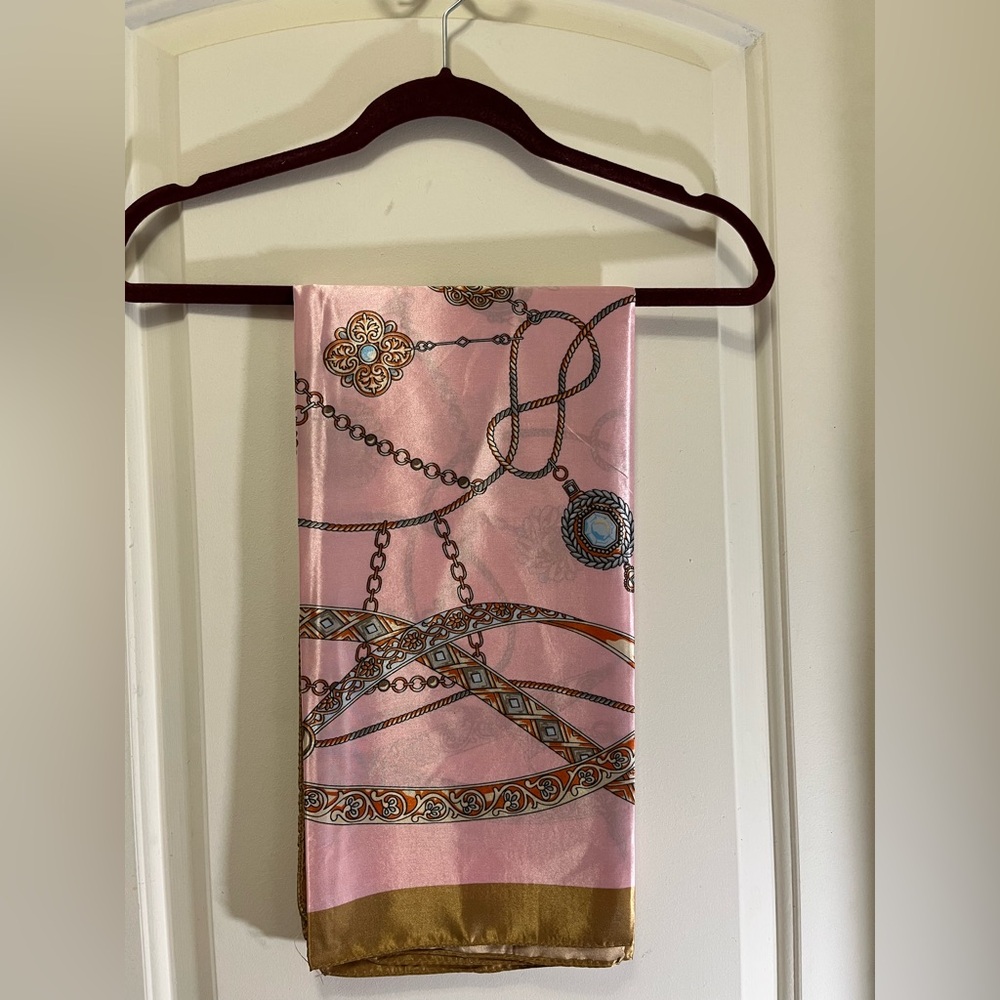 NWOT Elegant Pink and Gold Silk Scarf 34 x 35 inches - Picture 3 of 3